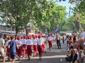 Hari Kedua Lomba Gerak Jalan di Sampang Lancar