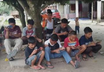 Ponsel Dapat Pengaruhi Postur Tubuh