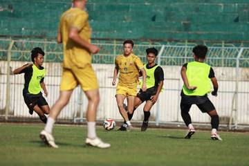 Madura United Latihan Bersama dengan Tim Akademi