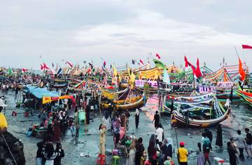 Petik Laut Dharma Tanjung Semarakkan Semalam di Pesisir