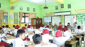 SPPG Polres Bangkalan Mulai Distribusi Makanan Bergizi Gratis