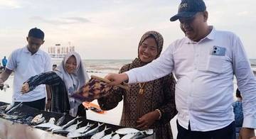 Festival Jhuko' Tonoh di Sampang Berlangsung Meriah