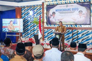  Bupati Sampang Jelaskan Tantangan Terbesar Saat Ini