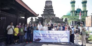 Turis Manca Perkenalkan Budaya Sampang ke Internasional