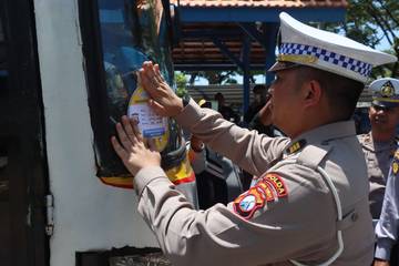 Armada Lolos Ramp Check Ditempeli Stiker
