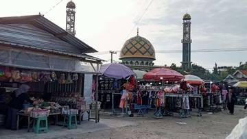 Wisata Religi Mbah Kholil Bangkalan Dongkrak Perkonomian Warga 