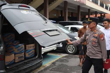 Satreskrim Polres Sampang Amankan Mobil Bermuatan Miras