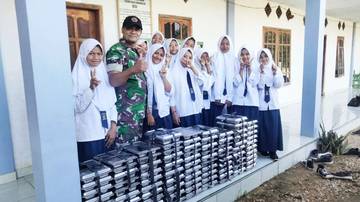 Koramil Galis Bangkalan Dampingi Distribusi 3000 Porsi MBG 