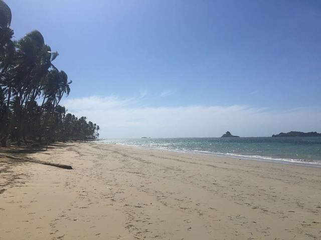 Pantai weluan menjadi tempat favorit untuk wisatawan