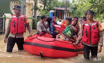 Satbrimob Polda Jateng Turun ke Lokasi Longsor