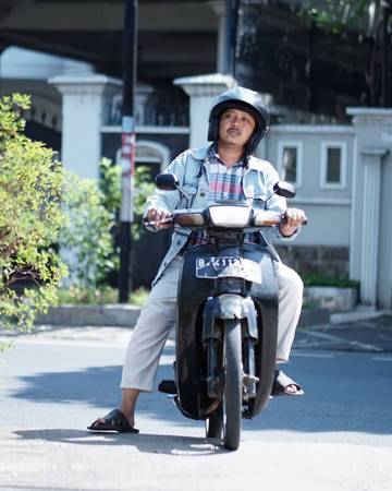 Pendapatan Tukang Ojek Menurun akibat Hujan