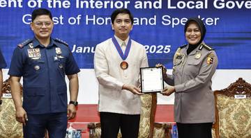Kombes Pol Retno, Terima Penghargaan Dari Philipina 