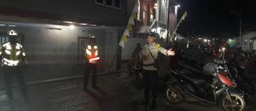 Bhabinkamtibmas Kelurahan Saumlaki Amankan Sholat Tarawih