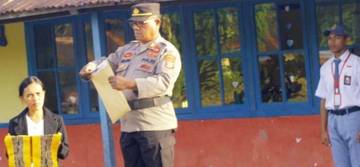Kapolsek Tanut Buka Ujian Akhir Sekolah Kelas XII SMA Cor Jesu Larat.