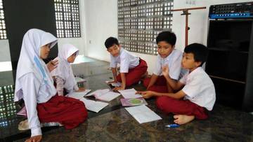 Cara   Agar Anak Tetap Kuat Meski  Aktif  di Sekolah Saat Puasa