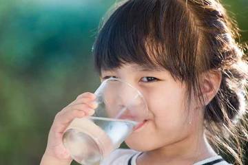 Cara Yang Benar Minum Air Putih Supaya Anda Sehat