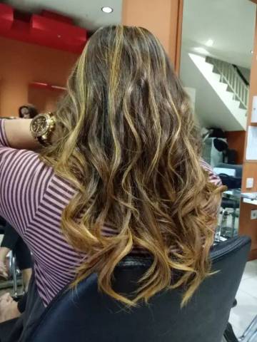 Gimana Cara Merawat Rambut Rusak Akibat Sering Diwarnai
