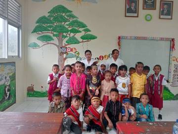 Peringatan Hardiknas, Ratusan Siswa SD Negeri 1 Saumlaki  Ikuti Upara Bendera