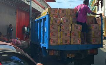 Mobil Pengusaha Parkir, Lalu Lintas Macet