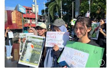 Burung paruh bengkok di Maluku