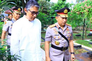 Kapolri Ziarah Ke Makam Jenderal Polisi (Purnawirawan) Hugeng