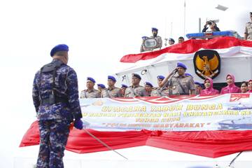 Wakapolri Pimpin Tabur Bunga Di Teluk Jakarta 