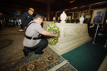 Kapolri  Ziarah Ke Makam Mantan Presiden Soeharto 