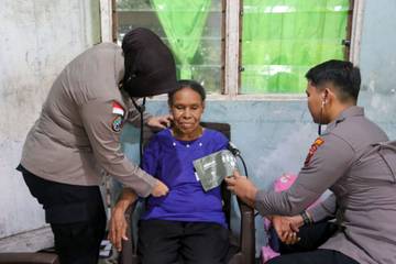 Satgas Ops Damai Cartenz Laksanakan Home Visit