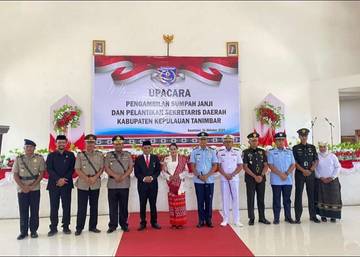  Wakapolres Tanimbar Hadiri Pelantikan Sekda Tanimbar