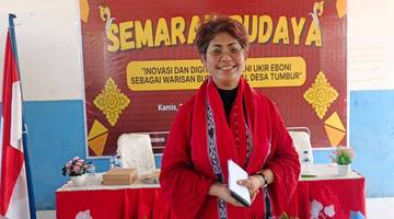  Di Ujung Selatan Indonesii Ukiran Kayu Eboni Desa Tumbur Terkenal.