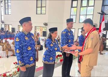  Bupati Tanimbar Secara Resmi Menyerahkan  (SK) pengangkatan kepada  655 PPPK Tahap II