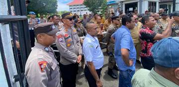 Personel Polres Kepulauan Tanimbar  Kawal Aksi Unras