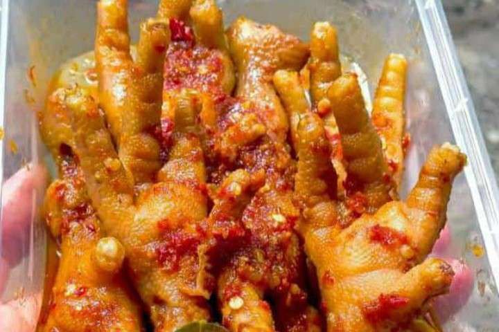 Ceker Mercon: Sensasi Pedas yang Menggoda