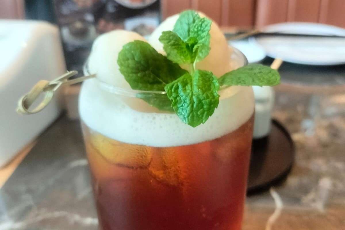 Rahasia Rasa Es Teh Leci ala Kafe Premium