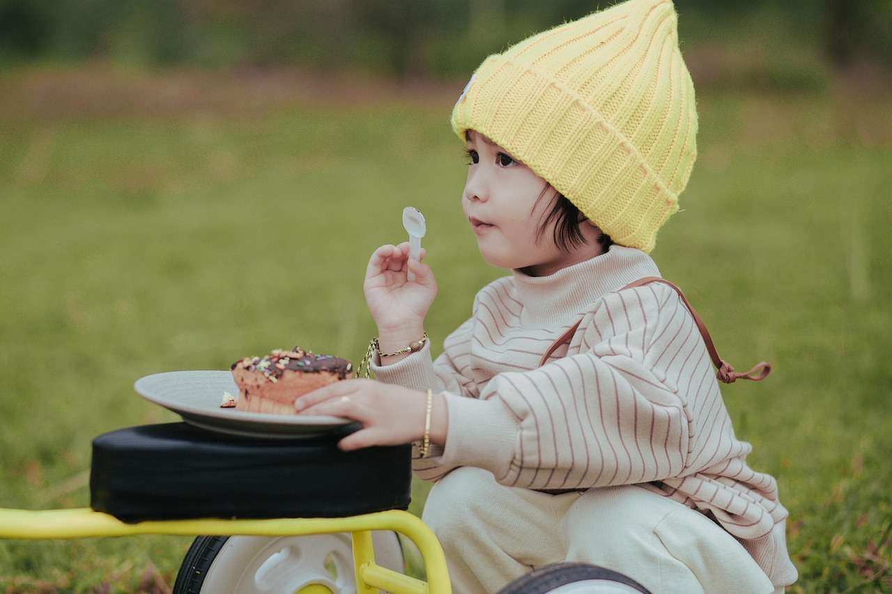 Kebiasaan Ngemil Anak dan Cara Orang Tua Mengaturnya