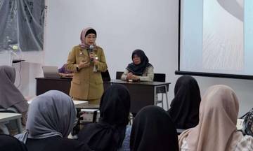 Jadi Dosen Tamu, Sekda Batang Tanamkan Pendidikan Antikorupsi