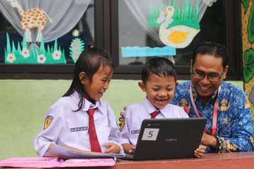 Banjir Tak Tenggelamkan Budaya Literasi SDN Tambakrejo 01 Semarang