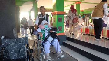Jemaah Lansia jadi Prioritas Pelayanan Petugas Haji 