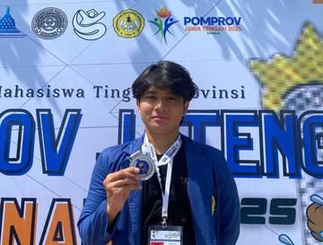 Atlet Renang Universitas Semarang Raih Medali Pomprov Jateng