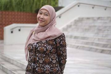 Dewi: Mengajar dengan Hati, Menginspirasi Lewat Ketulusan