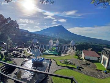 Wisata Negeri Kahyangan Tawarkan Pesona Pemandangan 4 Gunung