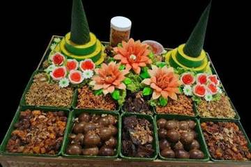 Beragam Lauk Menggoda dalam Tumpengl Hias Nasi Kuning