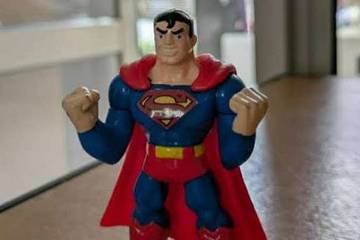 Mainan Superman sebagai Ide Hadiah Ulang Tahun Anak