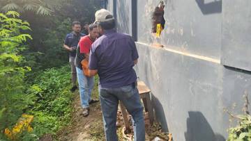 Maling Bobol Tembok Belakang, Gasak Toko Modern
