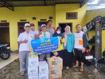 Banjir Berkepanjangan, LAZISMU Wiradesa Turun Bantu Warga