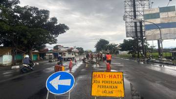 Cegah Kecelakaan, Dishub Purworejo Bongkar Median Jalan Membahayakan