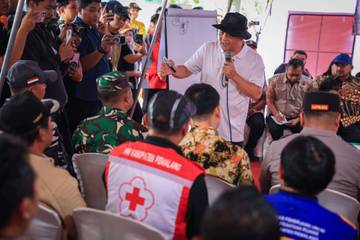 Tinjau Pengungsian Pemalang, Gubernur Jateng Pastikan Pemulihan Korban