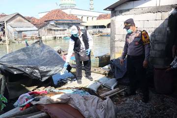 Polres Demak Tangani Kebakaran di Wedung