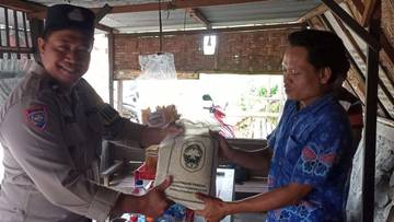 Polsek Pati Kota Salurkan Bantuan Korban Banjir