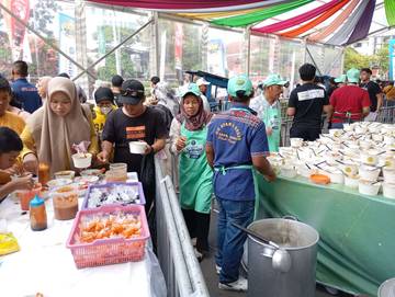 Sriboga Festival Catat Rekor Santap 2.727 Mangkuk Mi Ayam 
